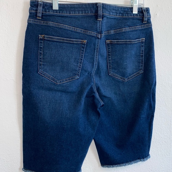 Jean Bermuda Raw Edge Bottom Shorts - Picture 5 of 8